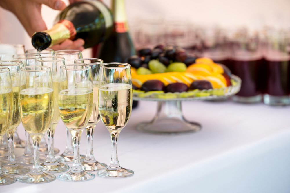 Quel champagne servir pour un apéritif dînatoire réussi ?